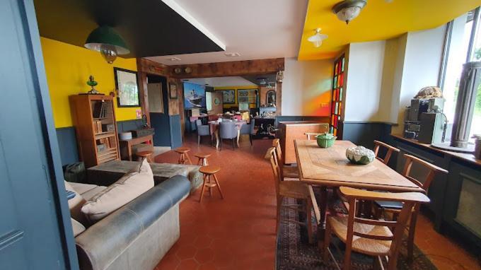 Au Petit Quinquin Hotell Céaux Exteriör bild
