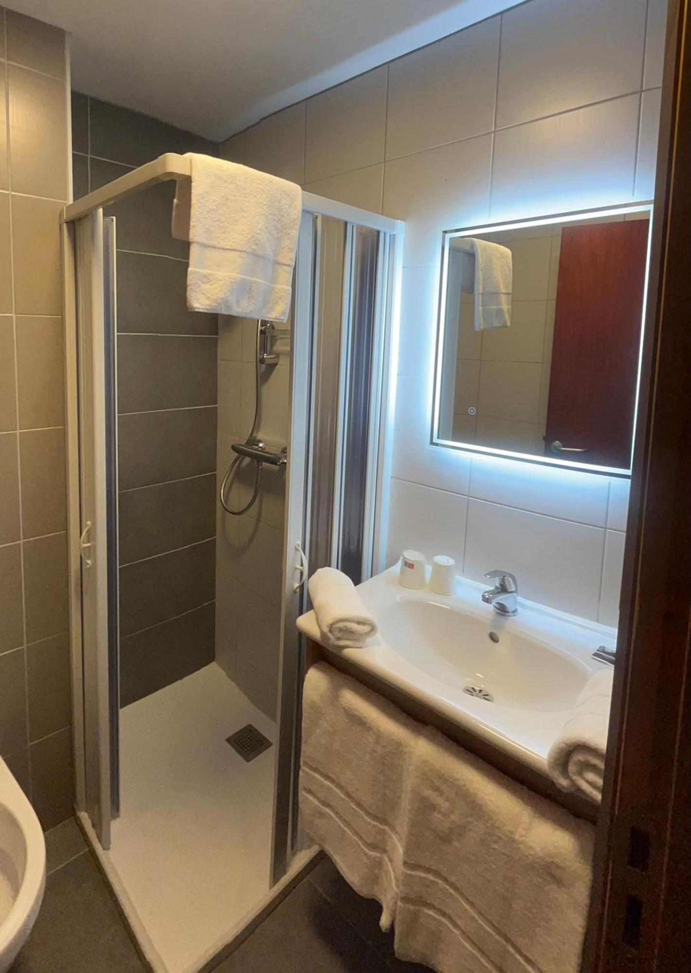 Au Petit Quinquin Hotell Céaux Exteriör bild