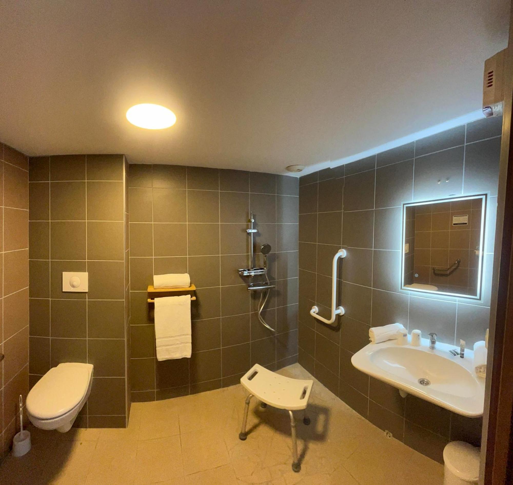 Au Petit Quinquin Hotell Céaux Exteriör bild